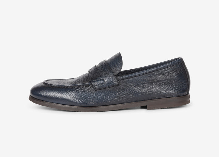 Blue hand-aged loafer in deerskin