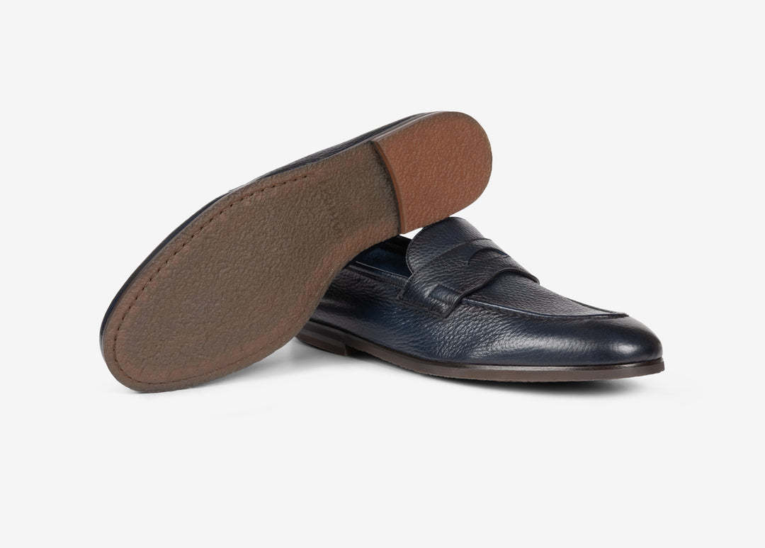 Blue hand-aged loafer in deerskin