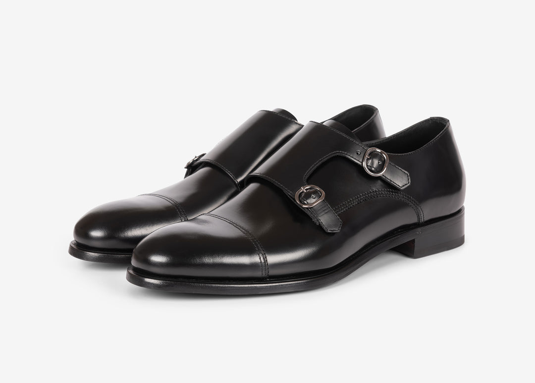 Brushed double-buckle with cap-toe