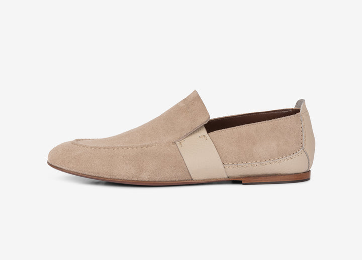 Beige loafer in soft suede