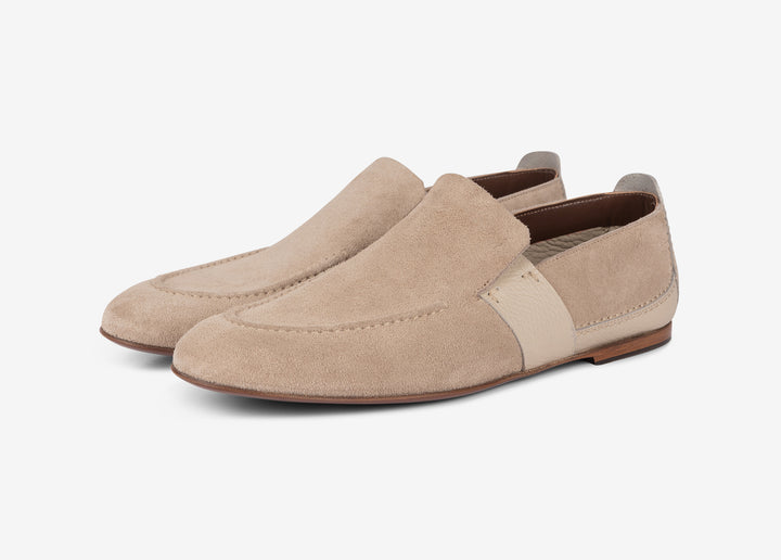 Beige loafer in soft suede