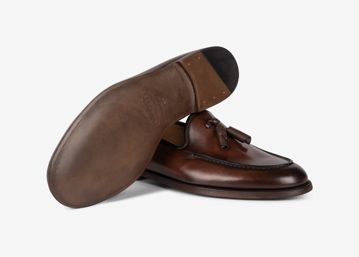 Brown loafer with tassels in hand-aged leather 