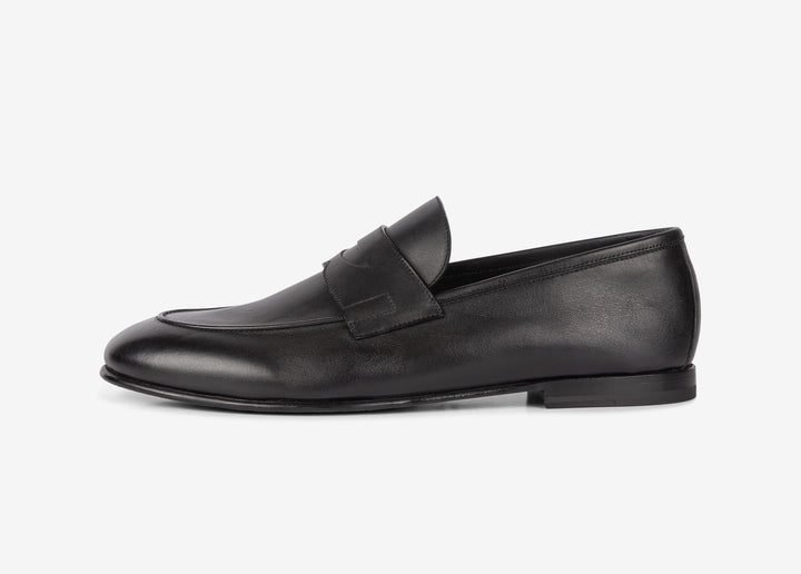 Black loafer in hand-aged calfskin