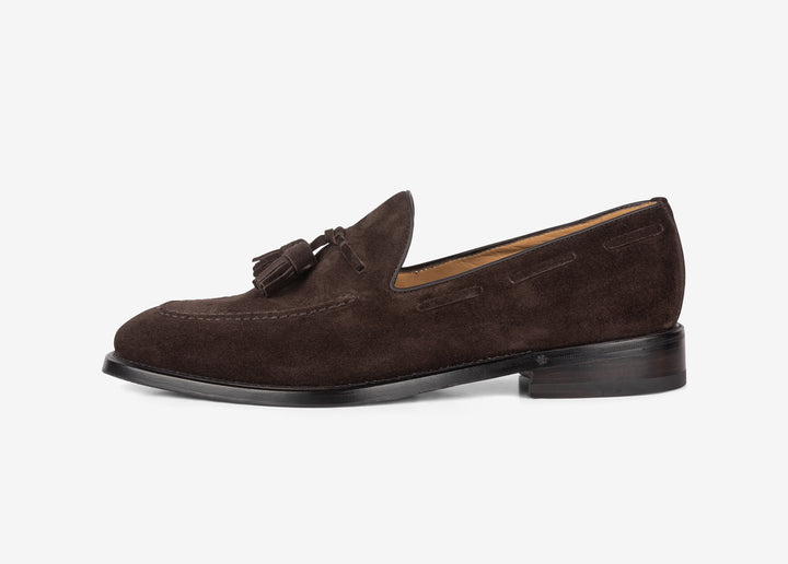 Brown suede loafer with tassels