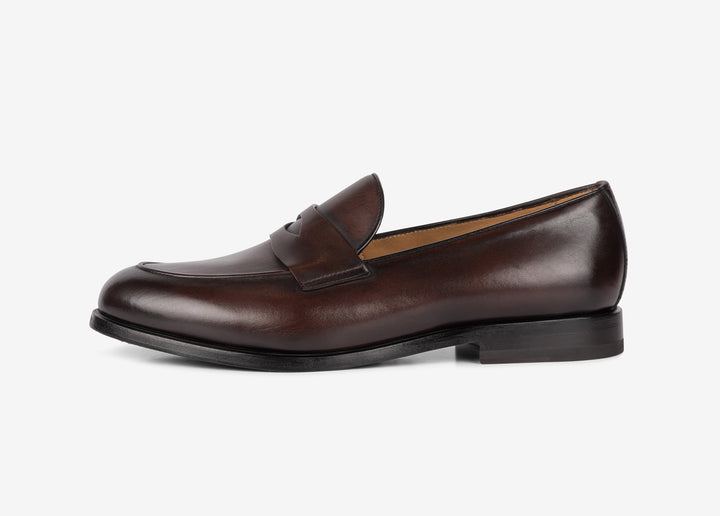 Brown loafer with band in hand-aged leather