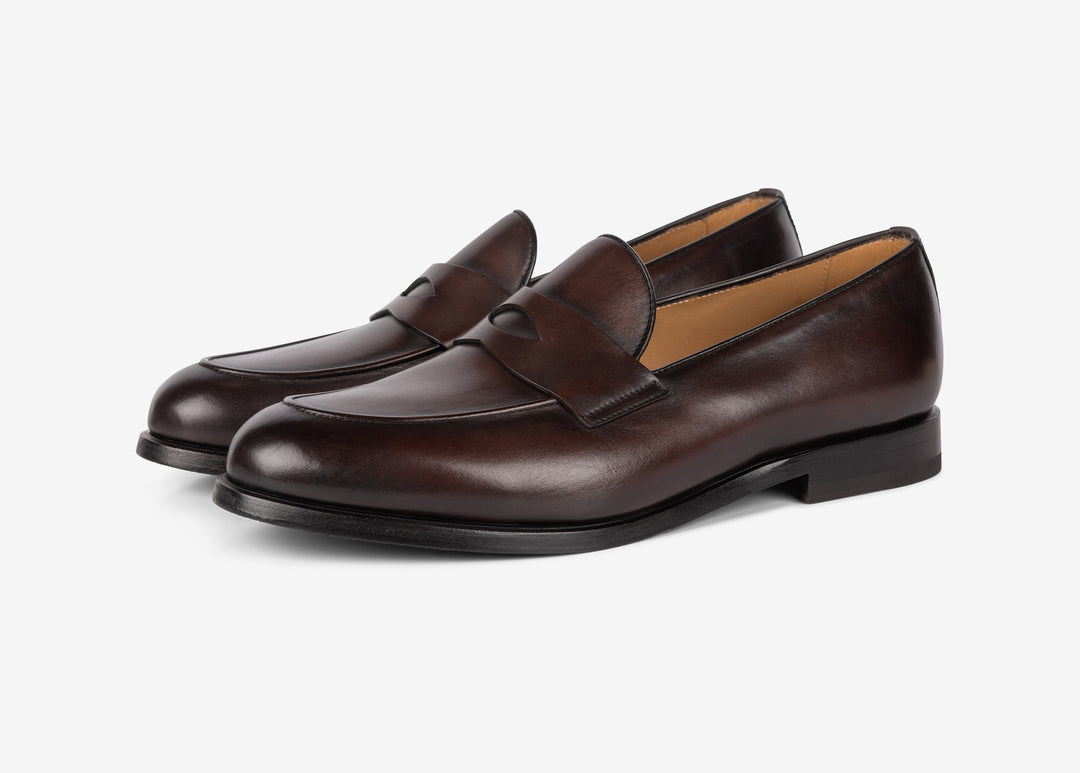 Brown loafer with band in hand-aged leather