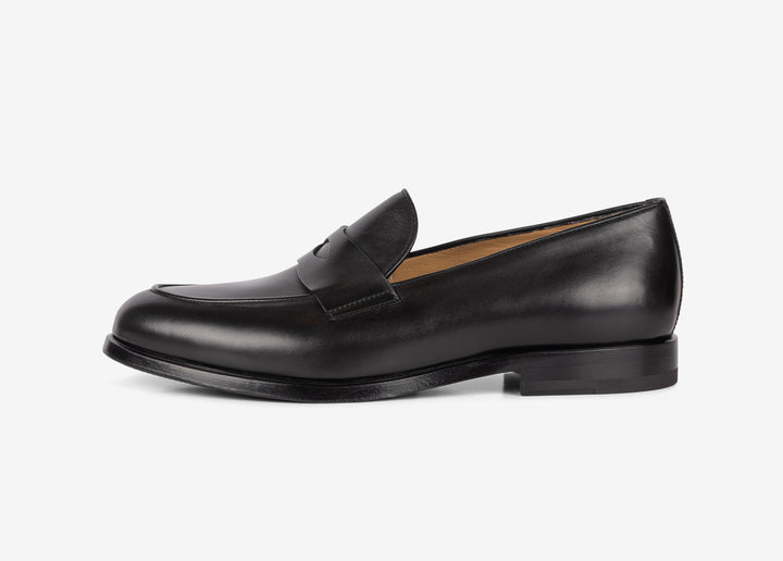 Black loafer with band in hand-aged leather