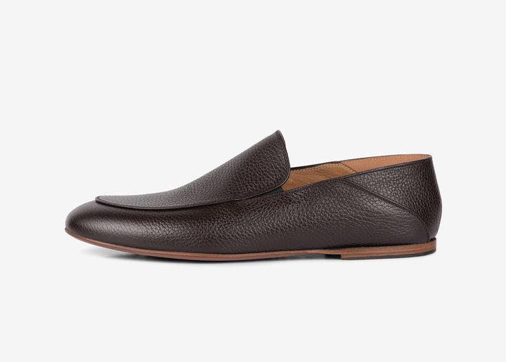 Grained loafer in brown