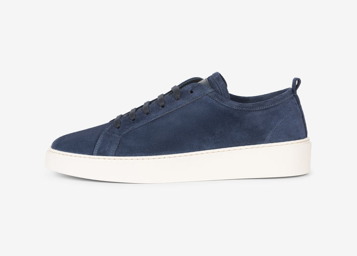 Sneaker in blue navy suede