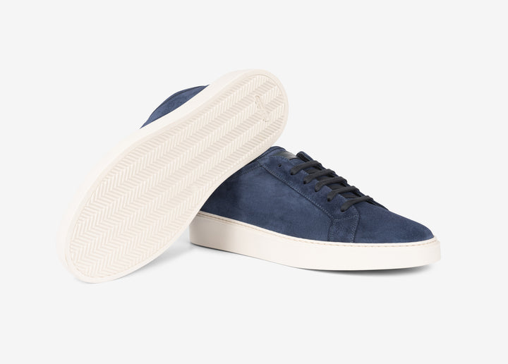 Sneaker in blue navy suede