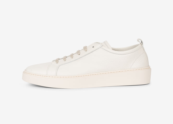 White sneaker in grained leather