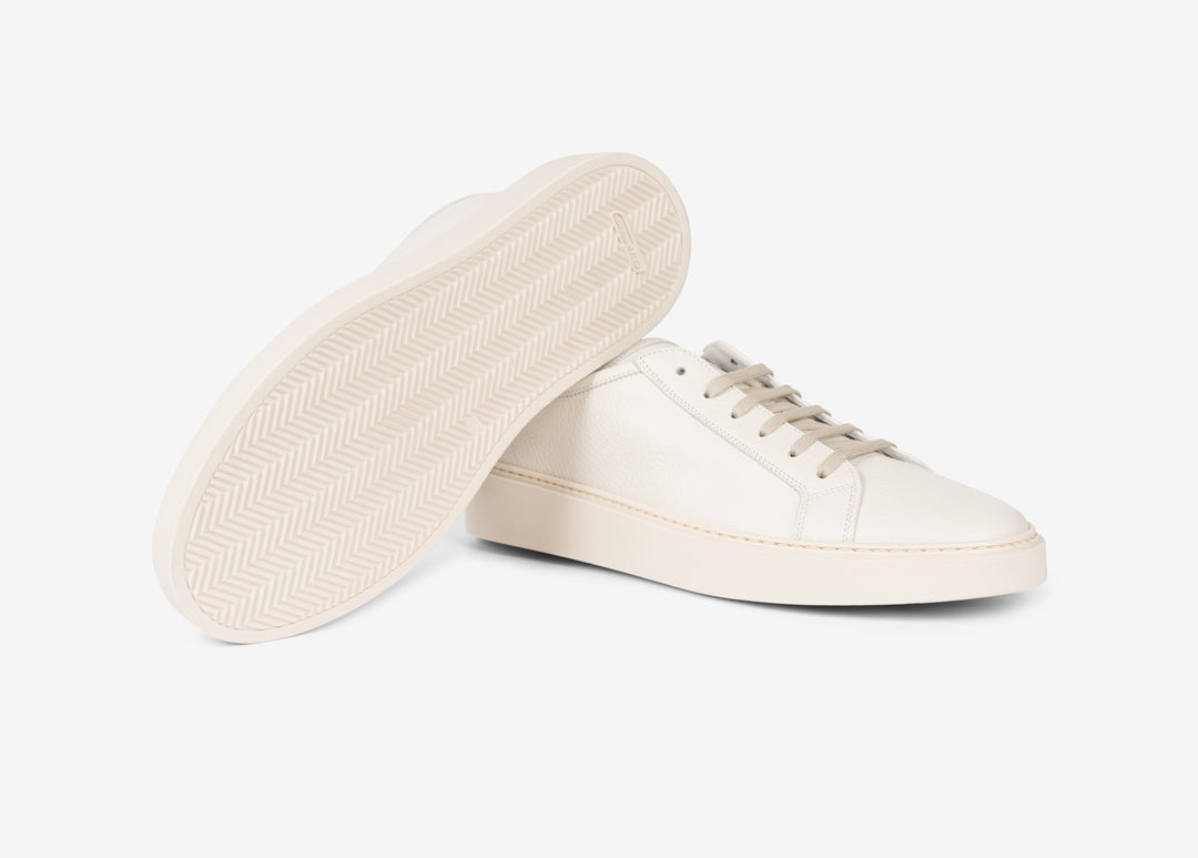 White sneaker in grained leather