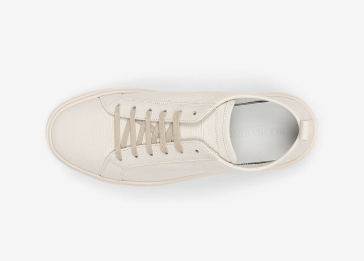 White sneaker in grained leather